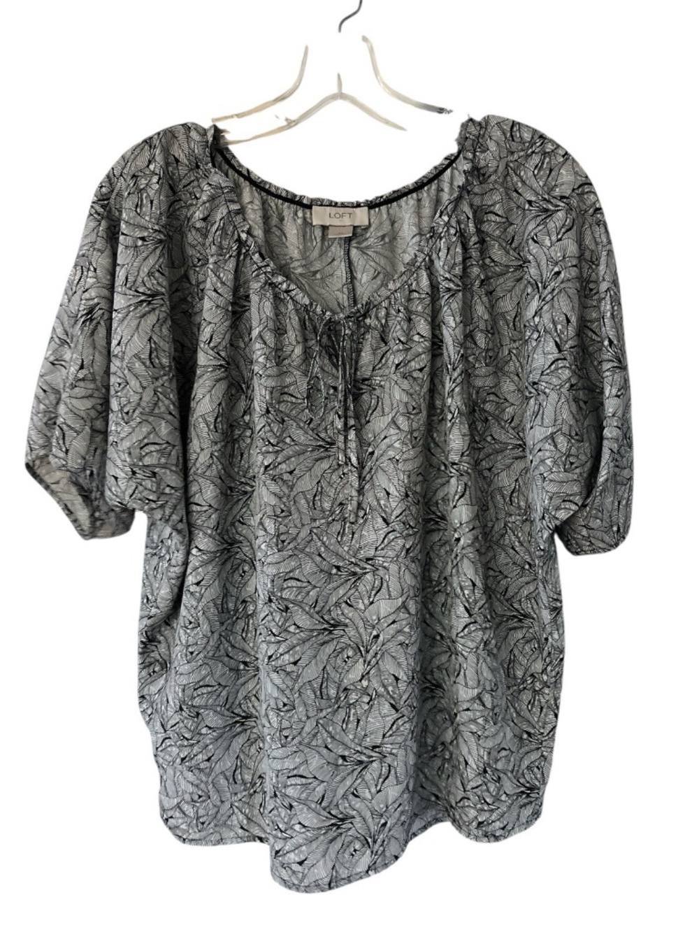 Ann Taylor Loft Womens Sz XS Blouse Black White Leaf Allover Print Short Dolman